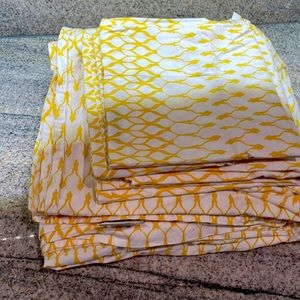 Pottery Barn Set Includes: Flat Sheet, Fitted Sheet and 4 Pillowcases